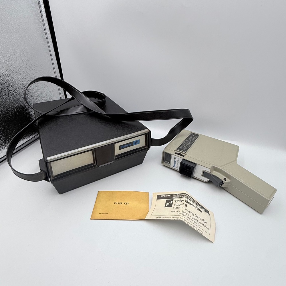 Revere 3M Automatic S-I Super 8 Movie Camera Vintage Set with Case & Filter Key